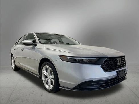 Used 2025 Honda Accord LX image 10