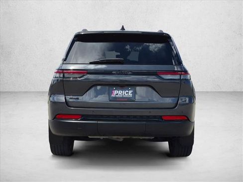 Used 2023 Jeep Grand Cherokee Altitude AWD/4WD image 7