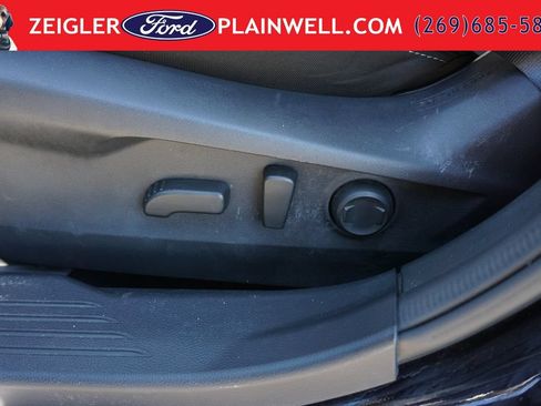 Used 2023 Subaru Outback Premium AWD/4WD image 18