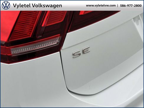 Certified 2022 Volkswagen Tiguan SE image 9