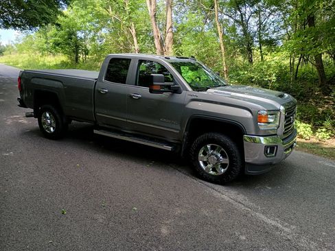 Used 2017 GMC Sierra 2500 SLT AWD/4WD image 3