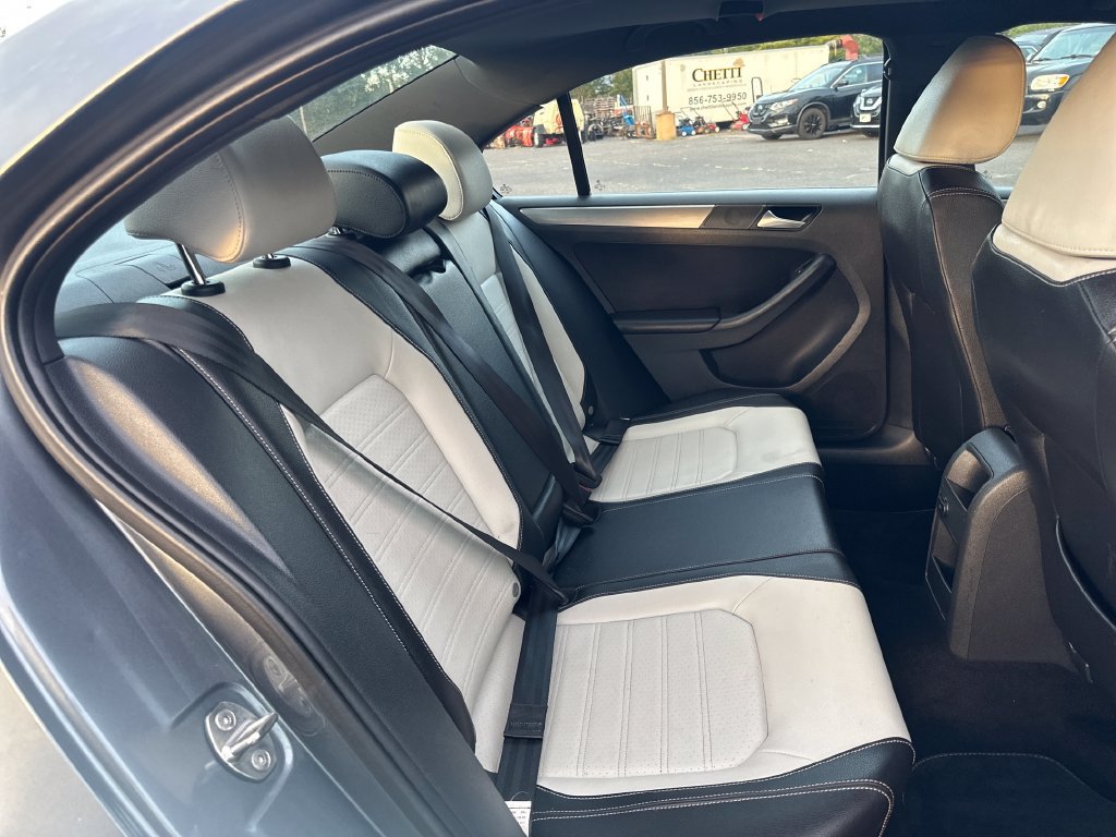 Used 2016 Volkswagen Jetta Sport FWD image 25