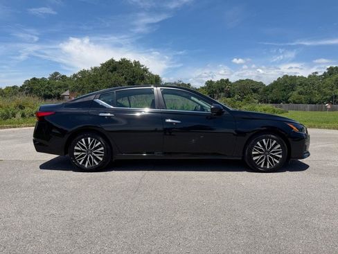 Used 2025 Nissan Altima 2.5 SV FWD image 6