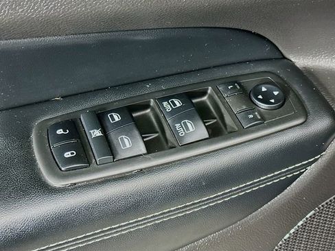 Used 2019 Jeep Grand Cherokee Limited AWD/4WD image 23