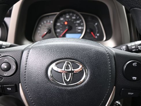 Used 2013 Toyota RAV4 LE AWD/4WD image 16