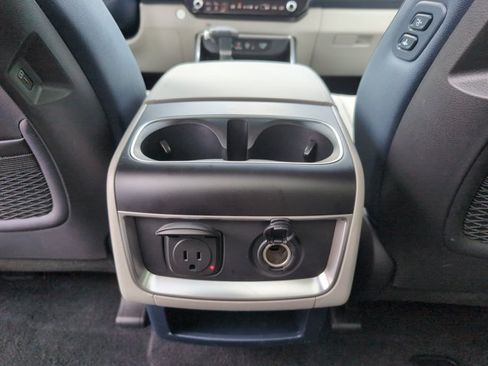 Used 2025 Kia Carnival SX Prestige FWD image 23