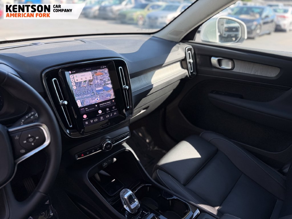 Used 2025 Volvo XC40 B5 Plus AWD/4WD image 22