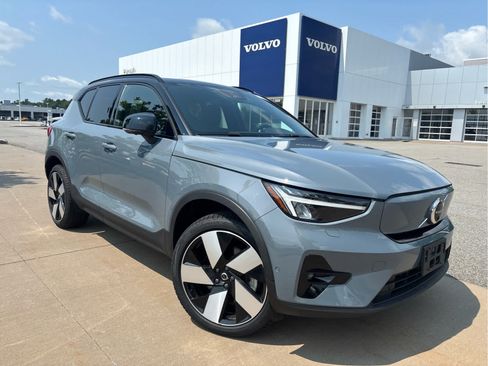 Used 2023 Volvo XC40 Recharge Plus AWD/4WD image 2
