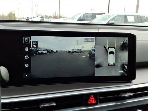 Used 2025 Kia Sorento SX image 13