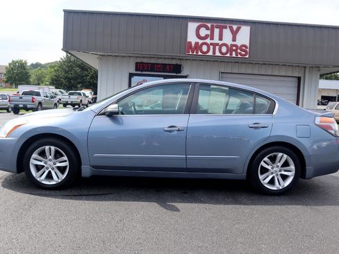 Used 2010 Nissan Altima 3.5 SR w/ Sport Pkg image 10