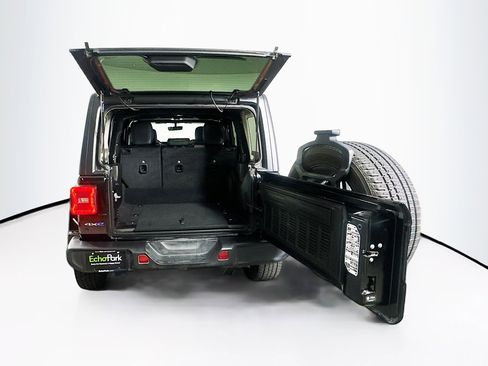 Used 2022 Jeep Wrangler Sahara image 28