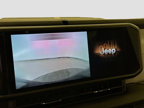 Used 2025 Jeep Wrangler Unlimited Sahara w/ Safety Group AWD/4WD image 22