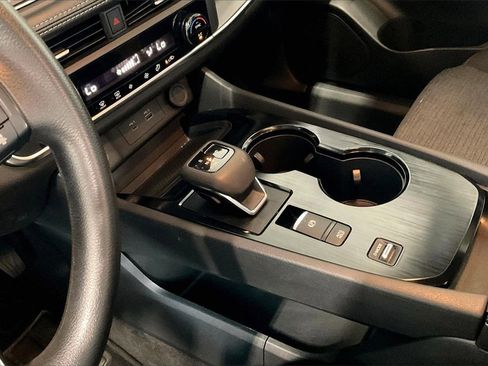 Used 2023 Nissan Rogue SV image 11