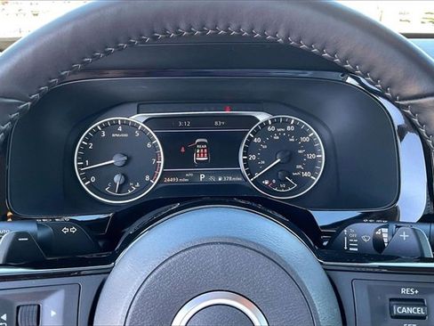 Certified 2025 Nissan Pathfinder SL image 18