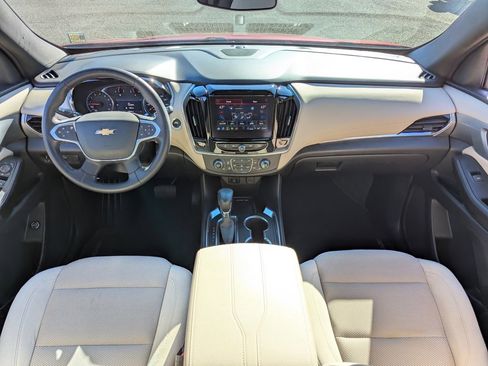 Used 2022 Chevrolet Traverse LT image 25