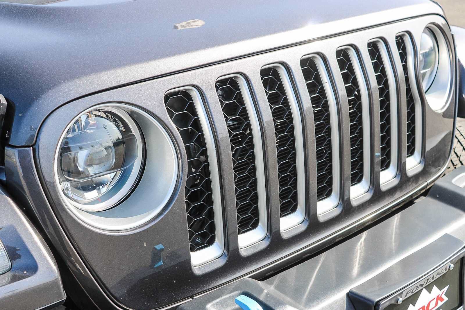 Used 2023 Jeep Wrangler Unlimited Sahara w/ Cold Weather Group AWD/4WD image 5