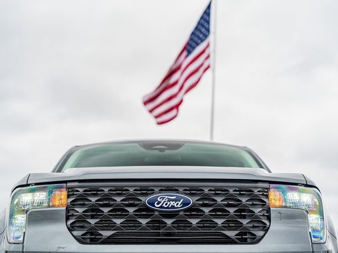 New 2025 Ford Maverick XL image 2