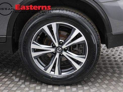 Used 2019 Nissan Rogue SV w/ Premium Package image 36