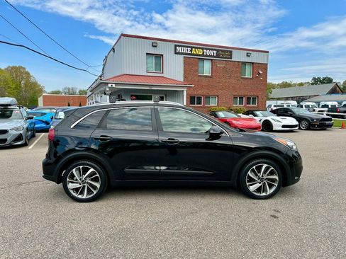 Used 2018 Kia Niro Touring FWD image 5