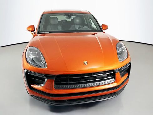 Certified 2022 Porsche Macan AWD/4WD image 6