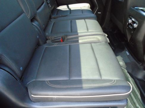 Used 2023 GMC Yukon SLT AWD/4WD image 40