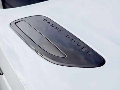 Used 2023 Land Rover Range Rover Velar R-Dynamic S image 19