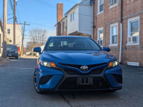 Used 2018 Toyota Camry SE image 6