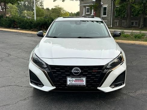 Certified 2024 Nissan Altima 2.5 SR w/ SR Premium Package AWD/4WD image 2