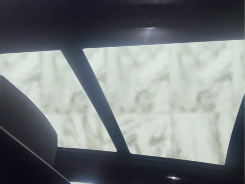 Used 2021 Cadillac Escalade ESV Premium Luxury image 17