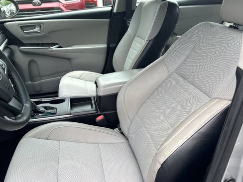 Used 2017 Toyota Camry SE FWD image 27