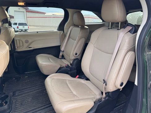 Used 2022 Toyota Sienna XLE w/ XLE Plus Package AWD/4WD image 5