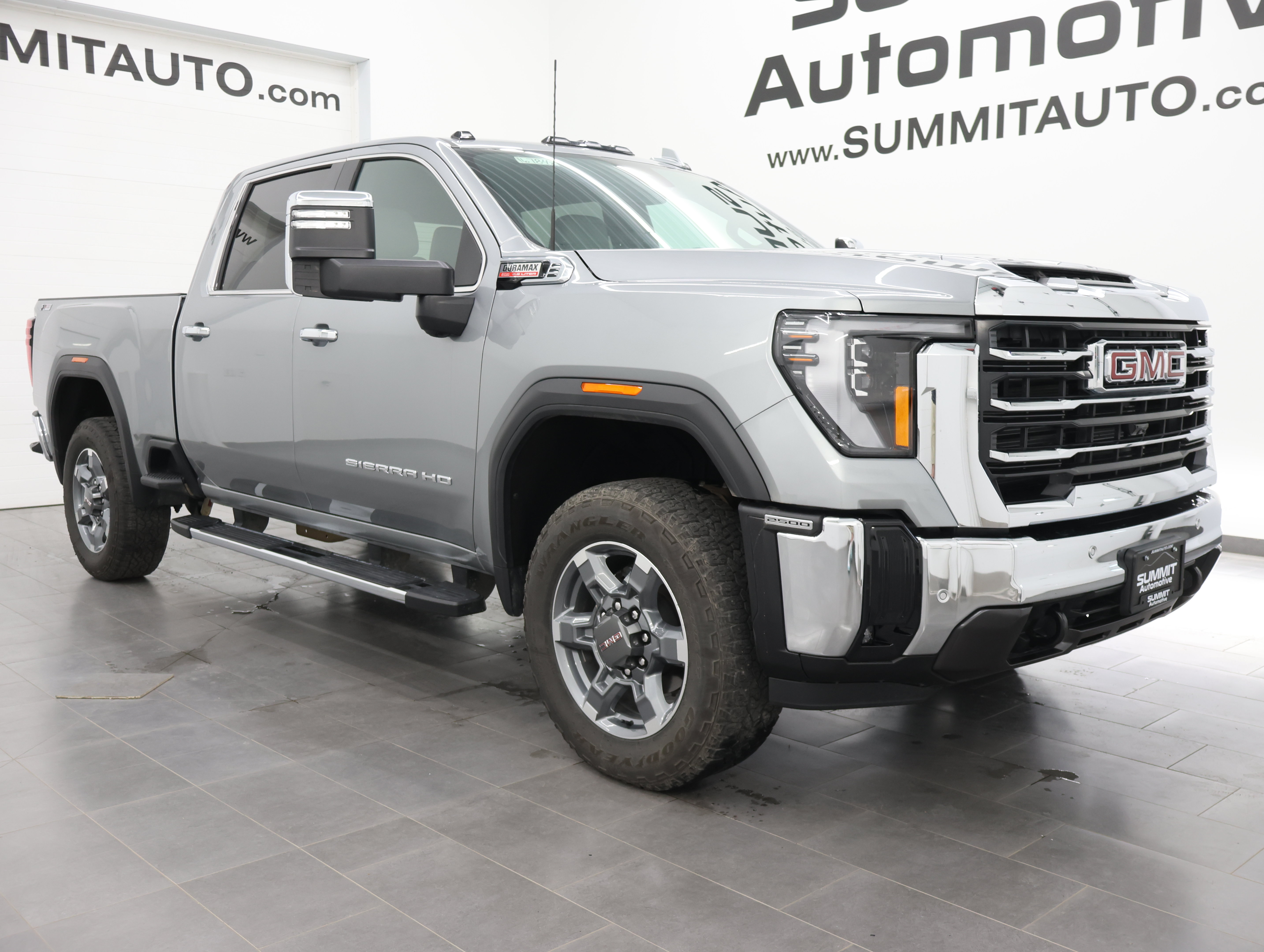 Used 2025 GMC Sierra 2500 SLT w/ SLT Premium Package AWD/4WD image 2