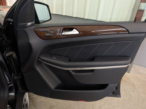Used 2014 Mercedes-Benz GL 450 4MATIC image 29
