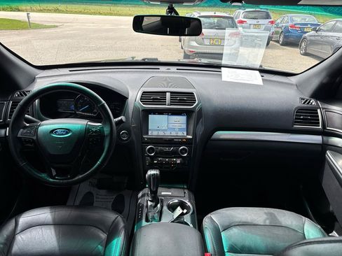 Used 2018 Ford Explorer XLT w/ Equipment Group 202A FWD image 12