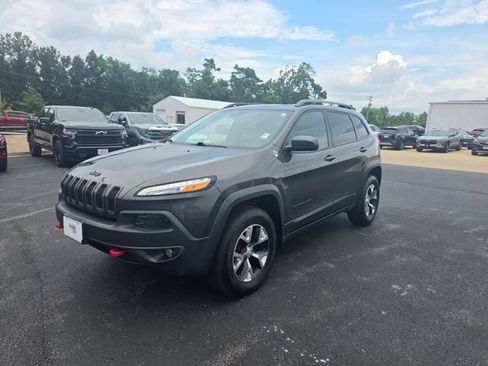 Used 2018 Jeep Cherokee Trailhawk AWD/4WD image 3