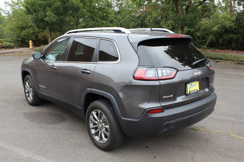 Used 2019 Jeep Cherokee Latitude Plus w/ Cold Weather Group AWD/4WD image 3
