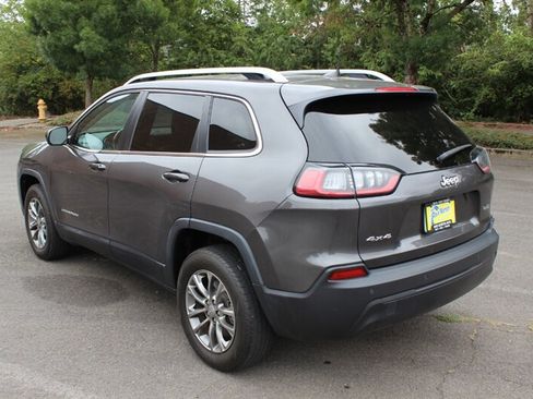 Used 2019 Jeep Cherokee Latitude Plus w/ Cold Weather Group AWD/4WD image 3
