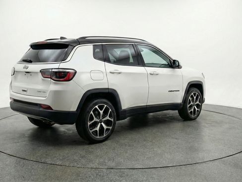 Used 2025 Jeep Compass Limited AWD/4WD image 9