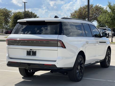 New 2025 Lincoln Navigator L Reserve w/ Jet Appearance Package image 9