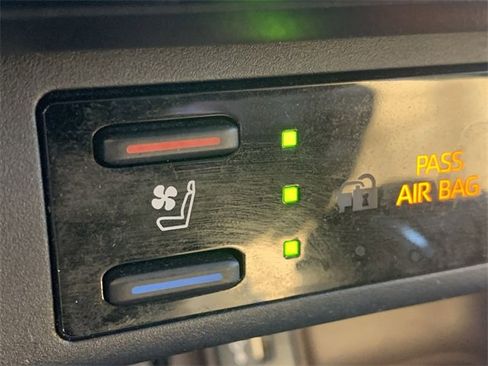 Used 2023 Toyota RAV4 Limited image 28