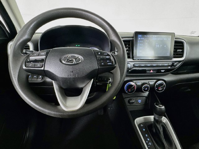 Used 2020 Hyundai Venue SE FWD image 10