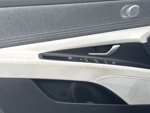 Used 2025 Hyundai Elantra Limited FWD image 13