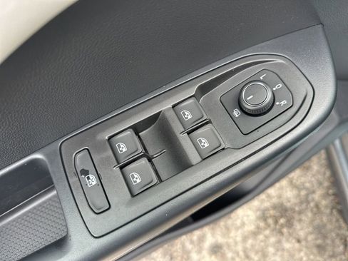 New 2026 Volkswagen Taos SE image 11