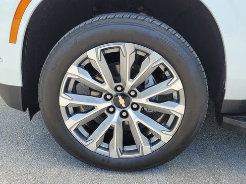 Used 2025 Chevrolet Tahoe High Country AWD/4WD image 6