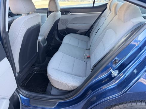 Used 2020 Hyundai Elantra SE FWD image 23