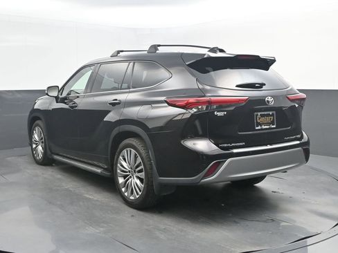Used 2022 Toyota Highlander Platinum AWD/4WD image 3