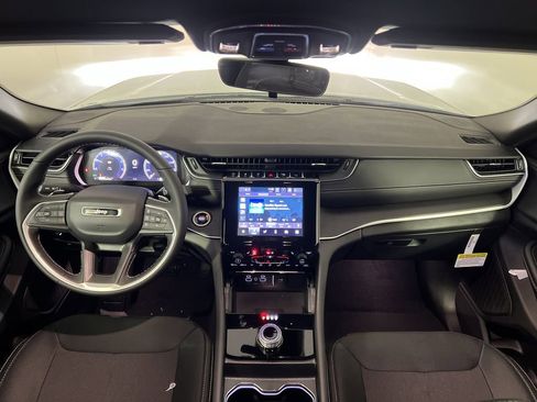 New 2025 Jeep Grand Cherokee Laredo w/ Luxury Tech Group I image 26