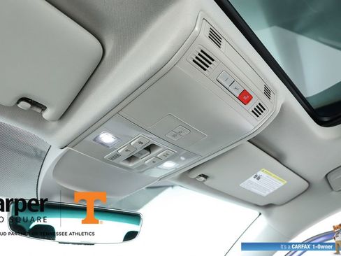 Used 2023 Volkswagen Taos SE w/ Panoramic Sunroof Package FWD image 26