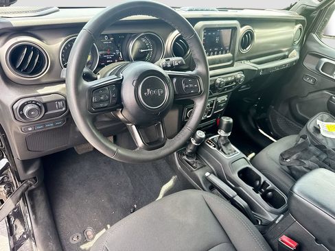 Used 2023 Jeep Wrangler Unlimited w/ Convenience Group AWD/4WD image 10