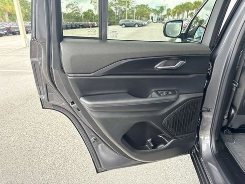 New 2025 Jeep Grand Cherokee Laredo image 9